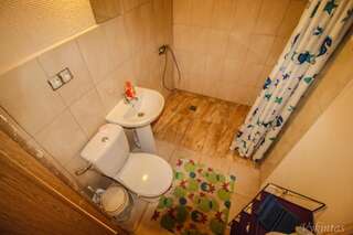 Загородные дома Rusnietis Русне Двухместный номер с 2 отдельными кроватями и общим туалетом-3